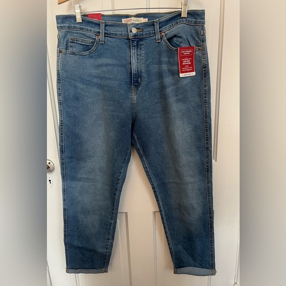Levi's Relaxed Mid-Rise Boyfriend Jeans in Light Blue Denim NWT Women’s size 14 - Picture 4 of 5